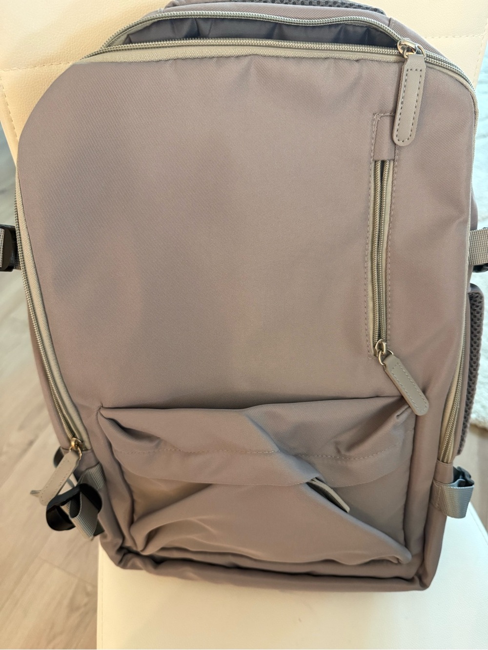 Men's multi compartment Everyday Backpack in Gray